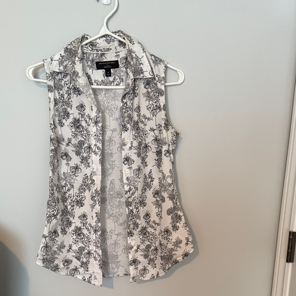 Banana republic  Black and White Floral Button-Down Shirt